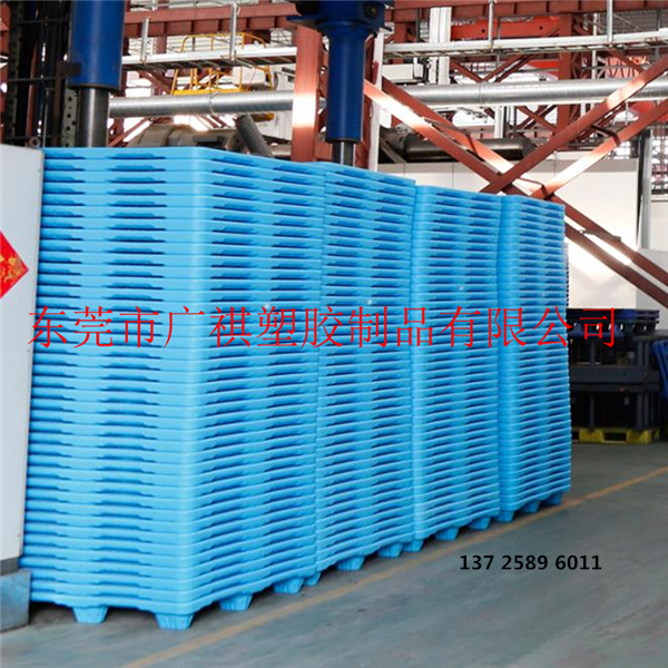 塑膠卡板,塑料棧板廠家,塑料托盤,塑料裝轉箱,物流箱,零件盒,斜口（kǒu）箱,廣（guǎng）祺塑膠（jiāo）