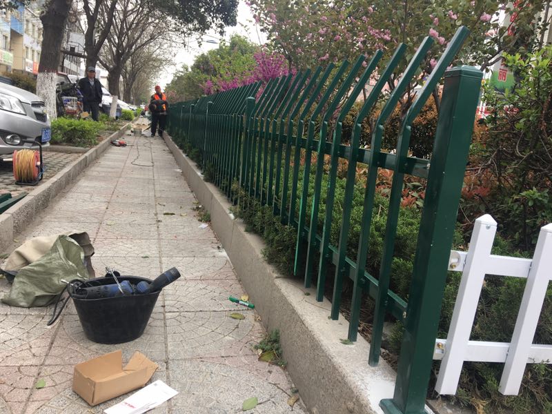 塑鋼護欄的(de)性能特點