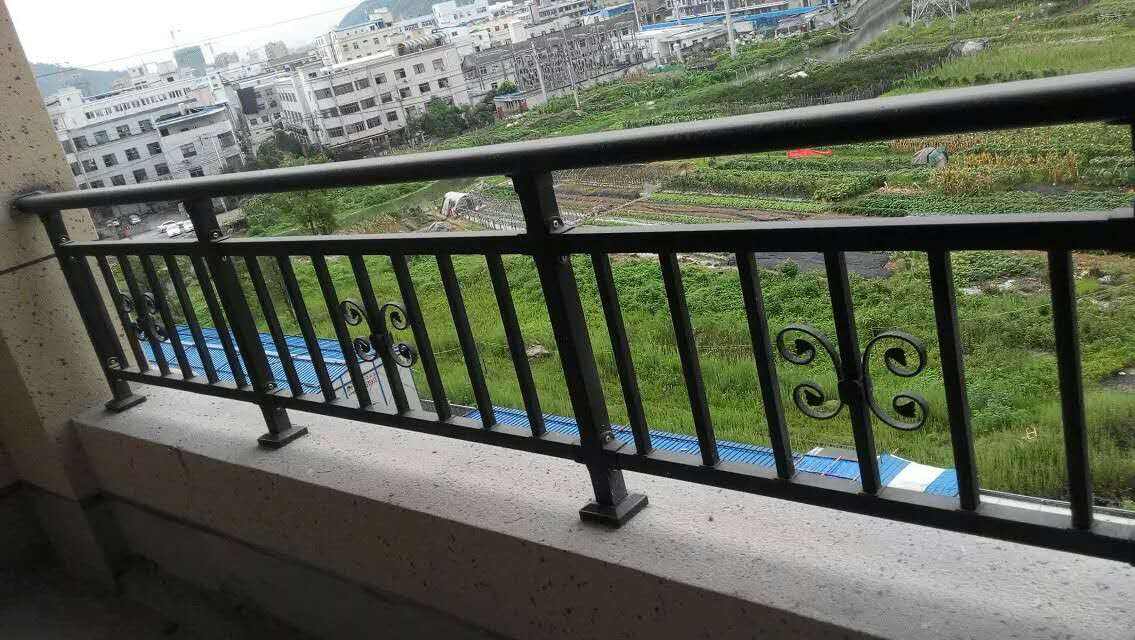 保(bǎo)證鐵藝欄杆質量的(de)措施有哪些?
